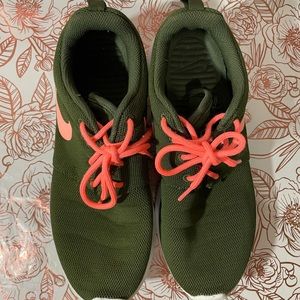 Nike Roshe One Shoes